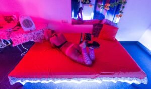 Laufhaus und Nachtleben: Merkmale des Zentrums der Ausschweifung in Deutschland