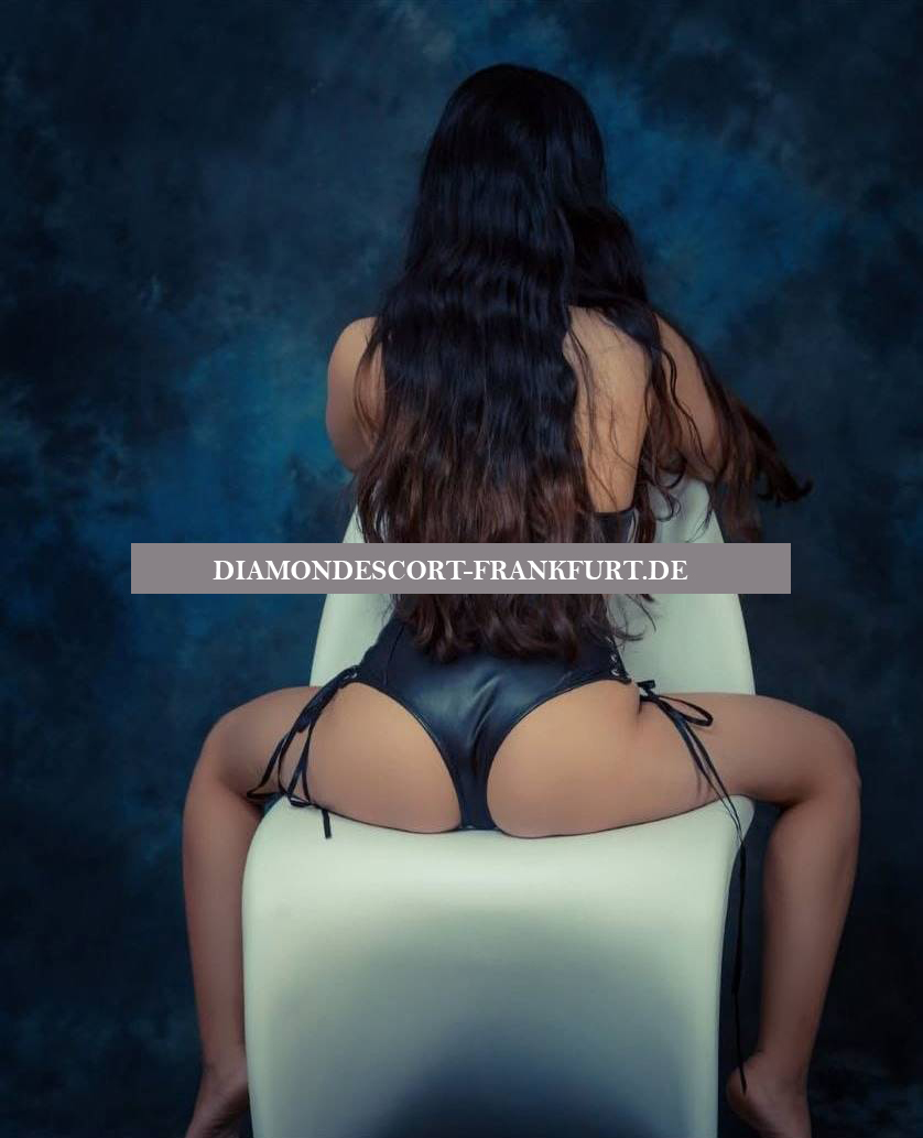 Escort Model Rose, Brunette, 34/168 cm/55kg