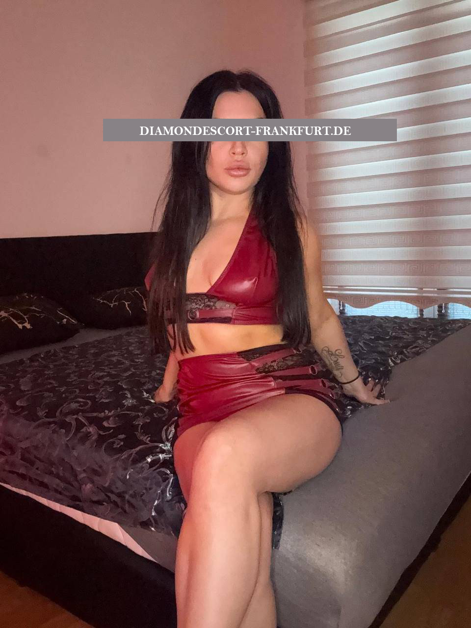 Escort Model Mia, Brown, 28/165 cm/60kg