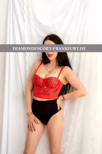 Escort Model Rose | Hair Color : Brunette, Age: 34, Height: 168, Weight: 55kg